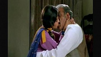 Divya dutta kissing